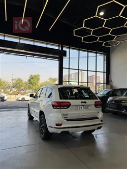 جیپ گراند شیرۆکی